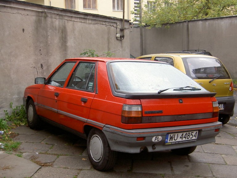 800px-Renault_11.jpg